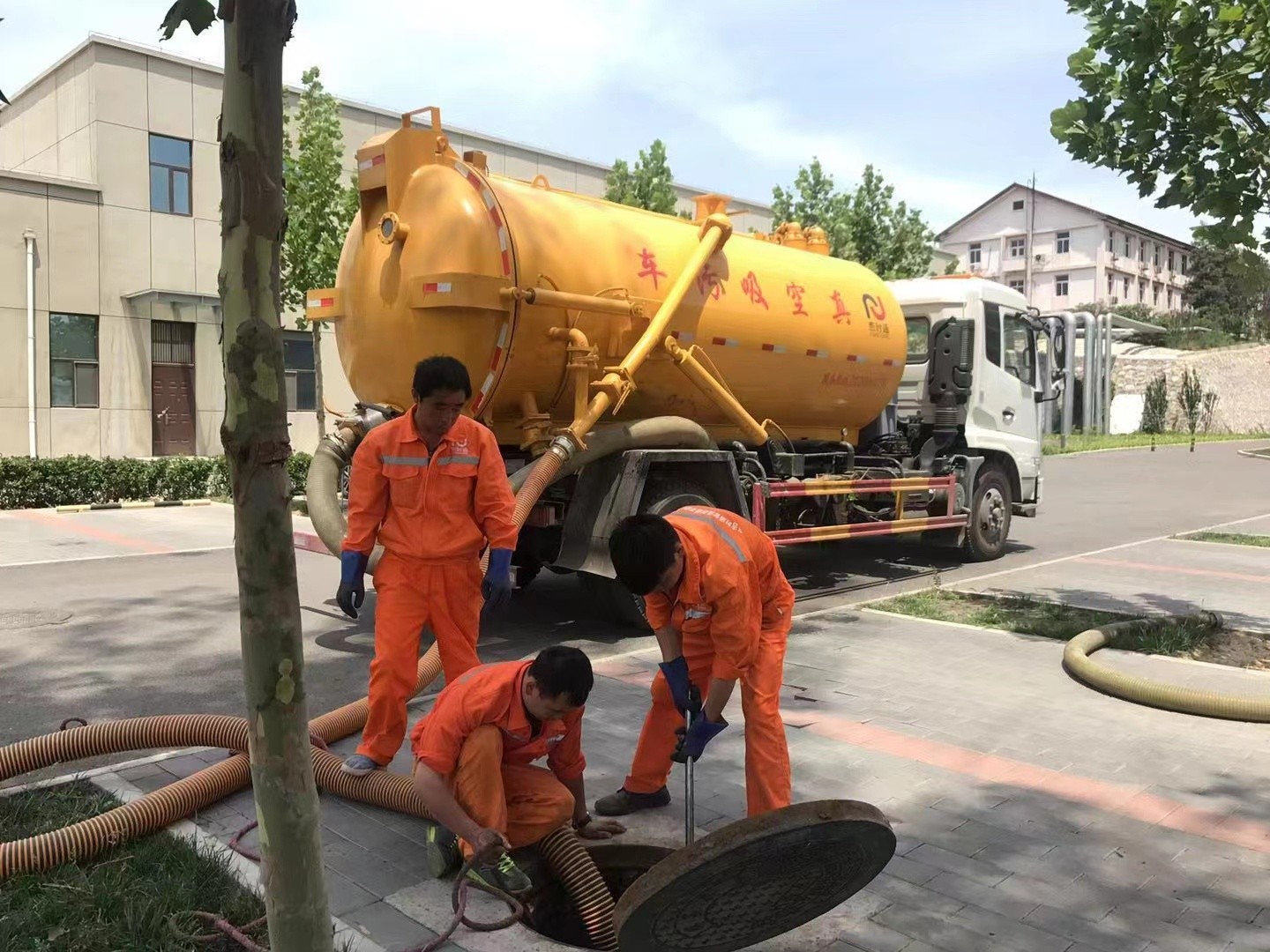 伊吾化粪池清理与5-8吨吸粪车施工效率分析
